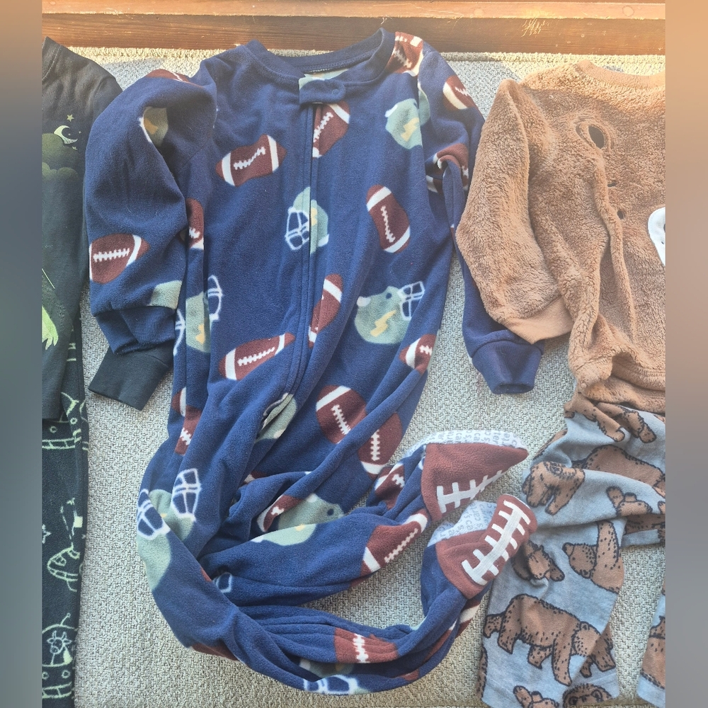 Boys Pajama Sets - 4T - Picture 3 of 4